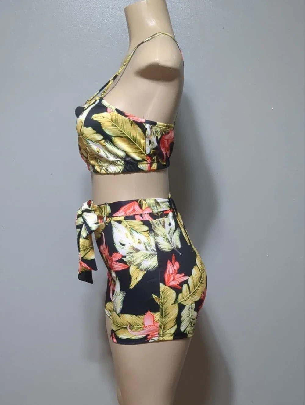 Vacation Resort Beach-Tropical Floral 3-Piece- Black with Green & Coral, Small